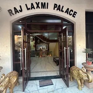 Raj Laxmi Palace 3*