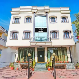 Super Collection O Bani Park Near Collectorate Circle Formerly Anuja Palace ホテル