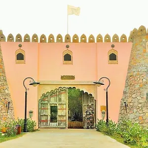 Resort Lohagarh Kukas