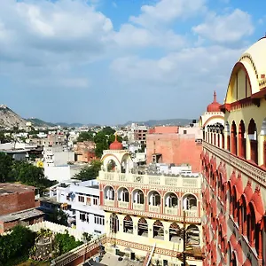 Hotel Chandragupt 4*