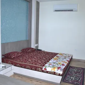 Shiv - Bus Stand Hotel