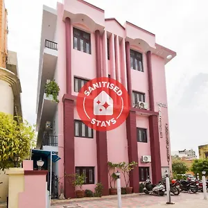 Oyo 6179 Aarjee Crescent 3*
