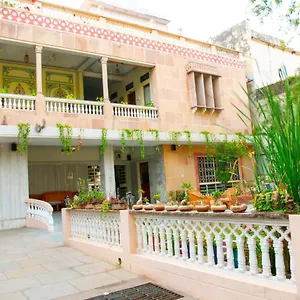 Tara Niwas Hotel 3*