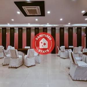 Hotel Capital O 36319 10 Square 3*