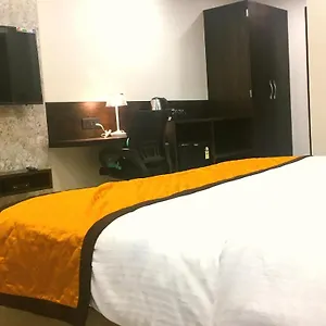 Hotel Aksh 3*