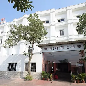 Oyo Flagship 24936 C-9 Hotel