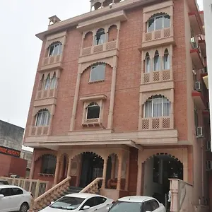 Capital O 11744 Heritage Heights 3*