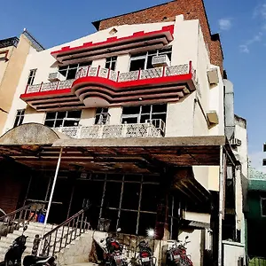 Hotel Oyo Apoorva Deluxe Jaipur