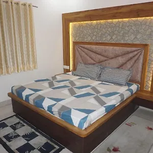 Apartment Ultra Luxurious 3bhk Stylish Haven Retreat *