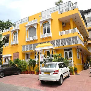 Hotel Chitra Katha - A Story Per