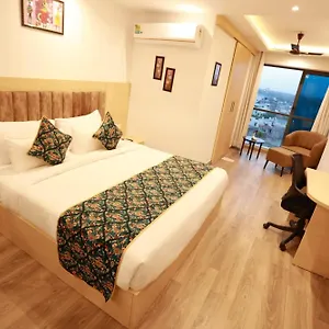 Apartment Diona Anukampa With Rooftop Pool