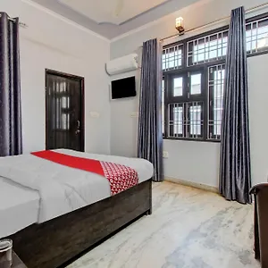 Hotel Oyo Flagship 81130 Vanya 3*