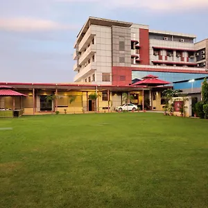 Prime Safari Hotel 3*