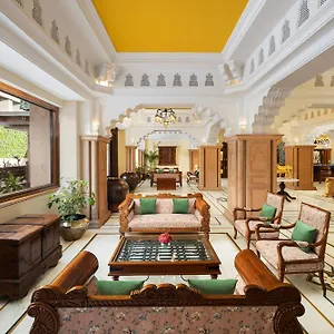 V Sarovar Portico Mi Road Hotel 4*