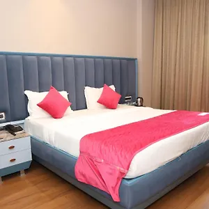 Hotel The Heeraj 3*