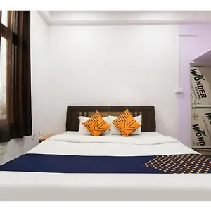 Raj 2 Hotel *