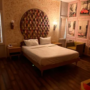 Hotle Mehai Sweet House *