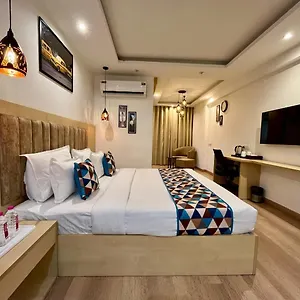 The Rainbow Retreat By Divine Hospitality Hotel