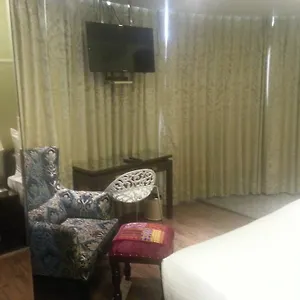 Golden Oak Hotel 3*