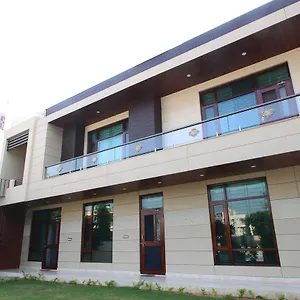 Homestay Oyo 9744 Helios *