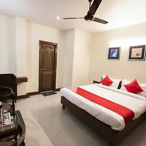 Oyo 13643 Maharaja Palace 3*