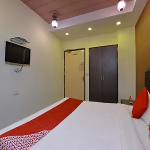 Hotel Oyo 12908 Shiva's Royal