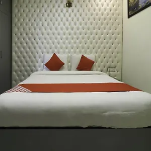 Oyo 28722 The Hotel