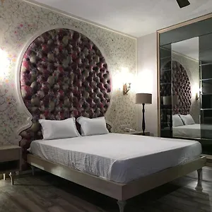 Shivad House 3*