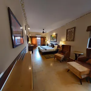 The Earth House Hotel 4*