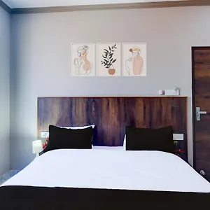 Hotel O Lavish Palace 3*