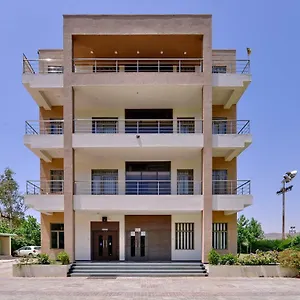 Hotell Oyo 9140 Maharana Greens 3*